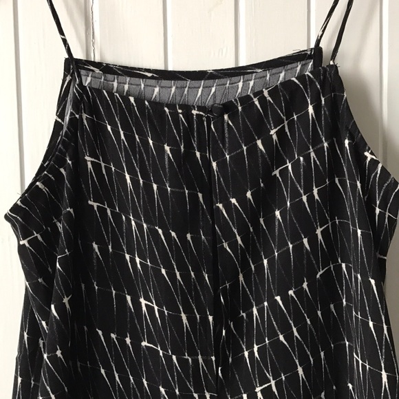 ❌SOLD❌ RVCA romper - Picture 4 of 4